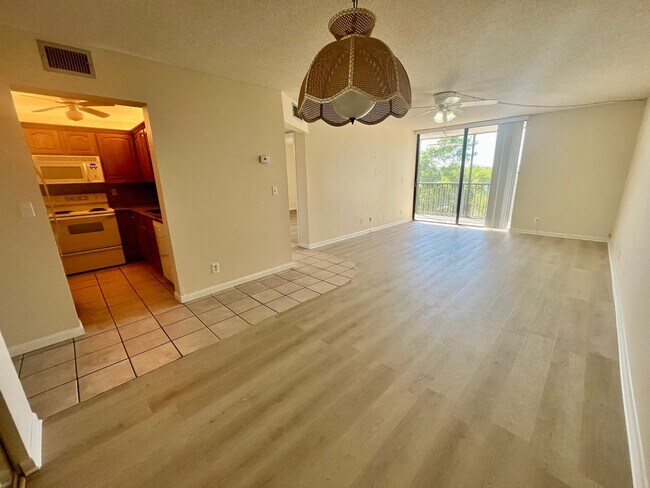 Building Photo - Brand new laminate flooring and paint !  1/1.5  Condo in gated community