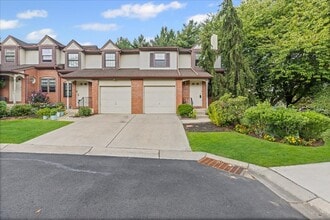 Building Photo - 100 Greensward Ln