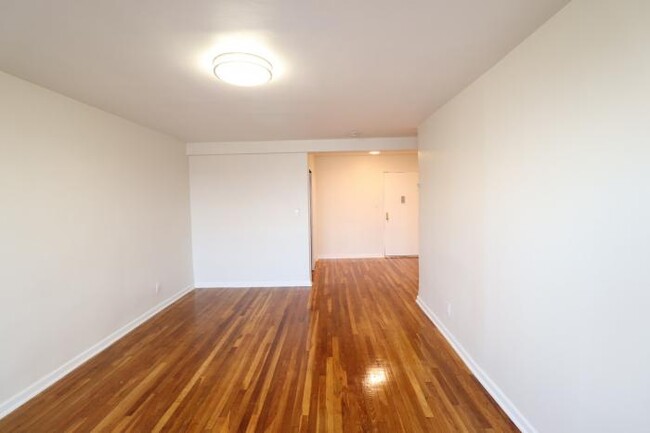 Building Photo - 2 bedroom in ELMHURST NY 11373