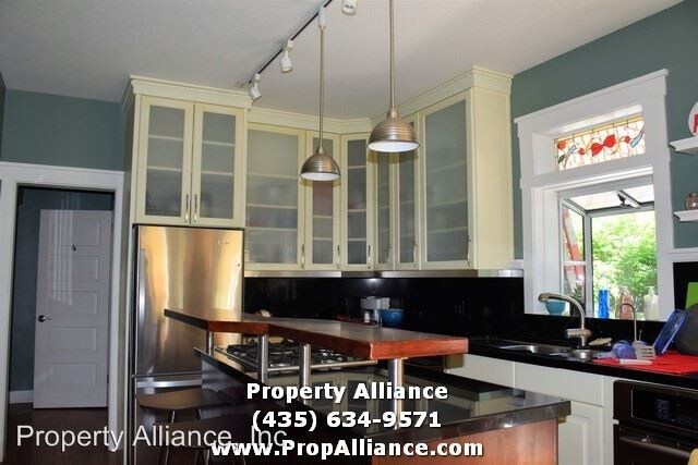 Building Photo - 3 br, 2 bath House - 765 4th Avenue