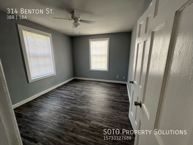 Foto del edificio - 3BD/1BA Freshly Painted House with Vinyl F...