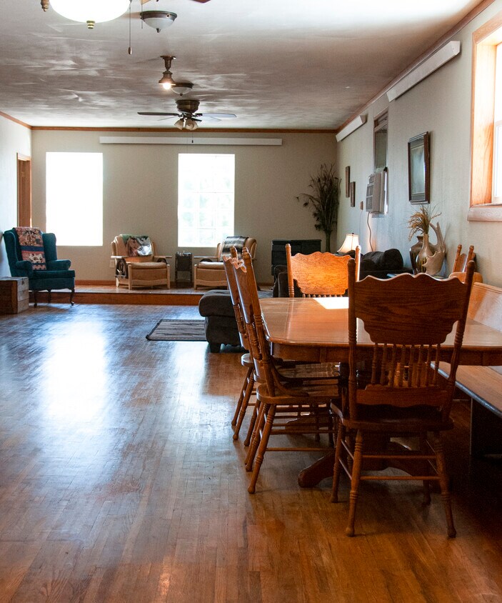 Primary Photo - 315 E Main St