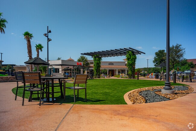 The Rim residents can take advantage of the comfortable amenities at Rim Commons.