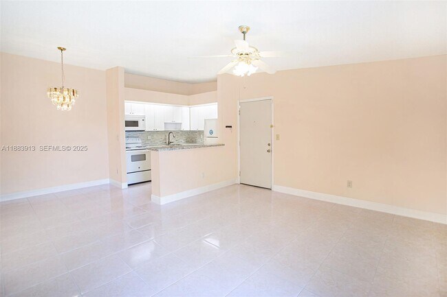 Foto del edificio - 9711 W McNab Rd