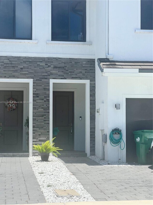 Foto principal - 10859 SW 235th Ln