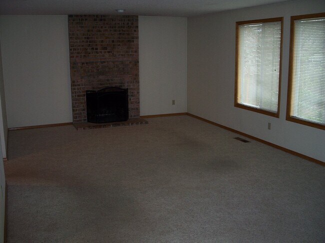 Building Photo - 16045 NW Somerset Drive ~ Classic Bethany ...