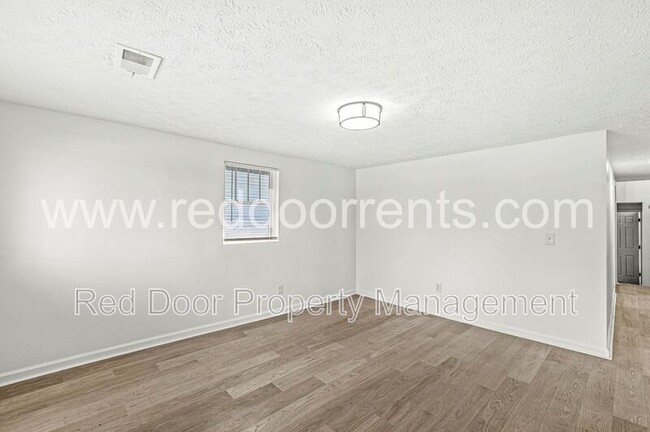 Building Photo - 1037 W 30th St