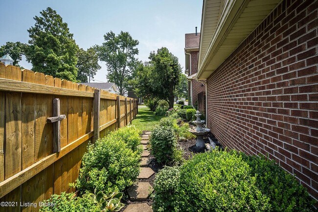 Foto del edificio - 3018 Sprowl Rd