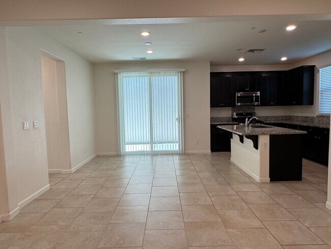 Foto del edificio - West Roseville home with solar - avail 5/15