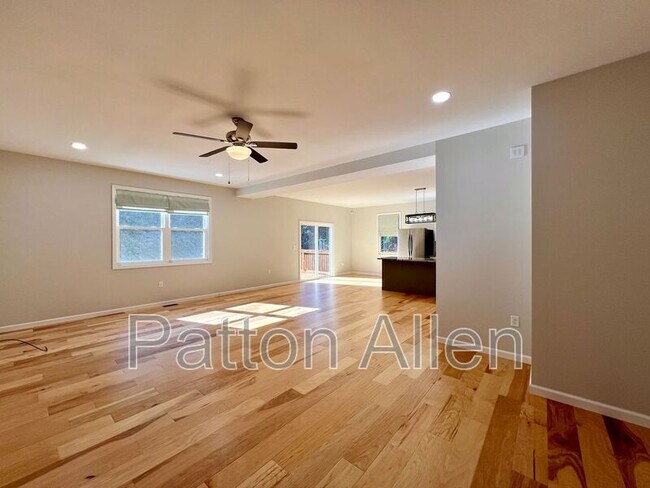 Foto del edificio - 305 Glenn Bridge Rd