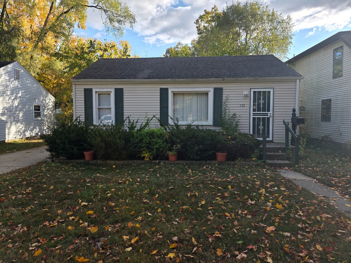 Photo - 732 Maplehill Ave (Lansing, MI)