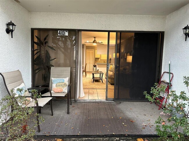 Foto del edificio - 12100 Melville Dr