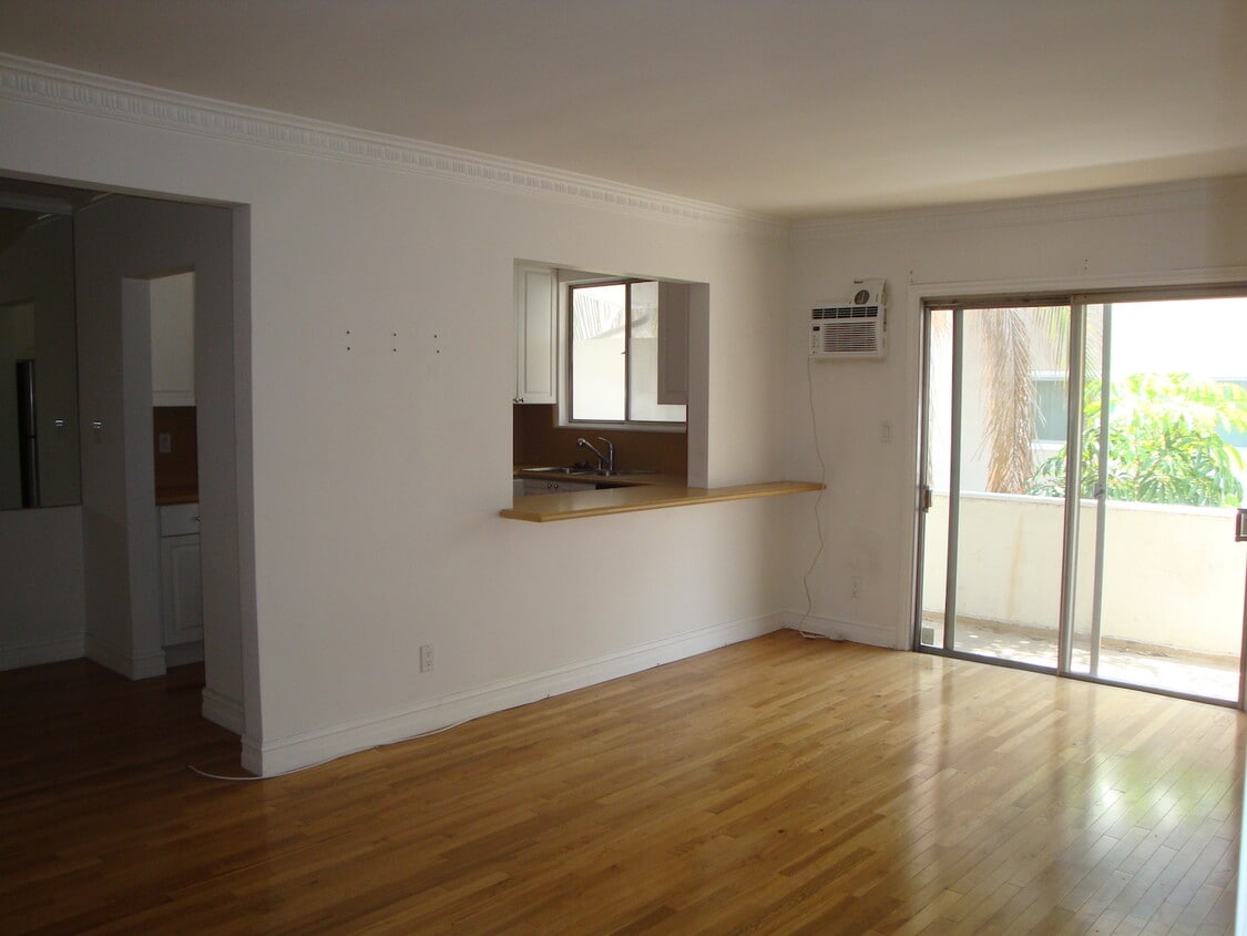 Primary Photo - 1538 N Hayworth Ave
