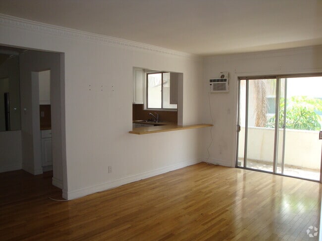 Building Photo - 1538 N Hayworth Ave