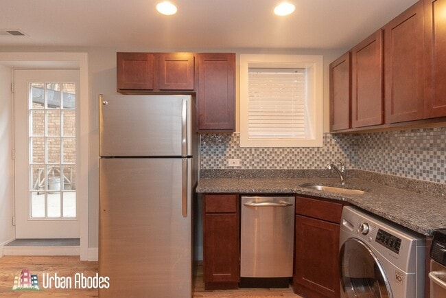 Building Photo - 556 W Arlington Pl