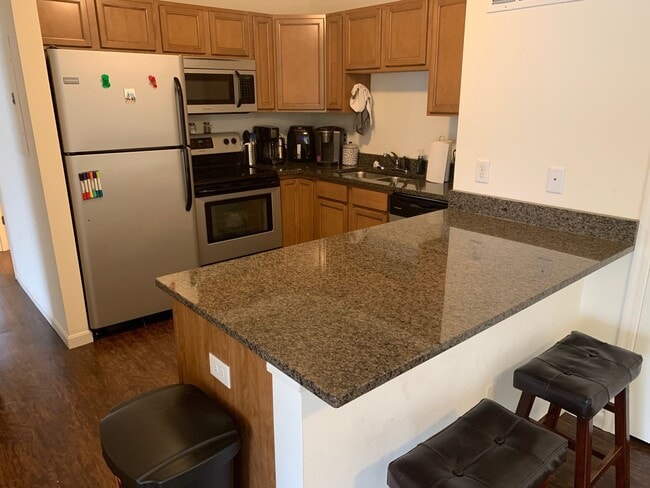 Building Photo - Stratford Court Apartments