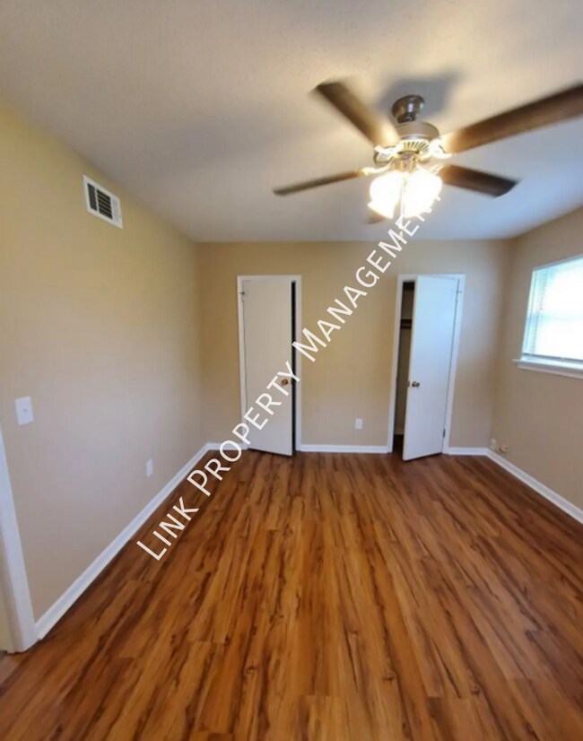 Building Photo - 4911 B Marilyn Ln