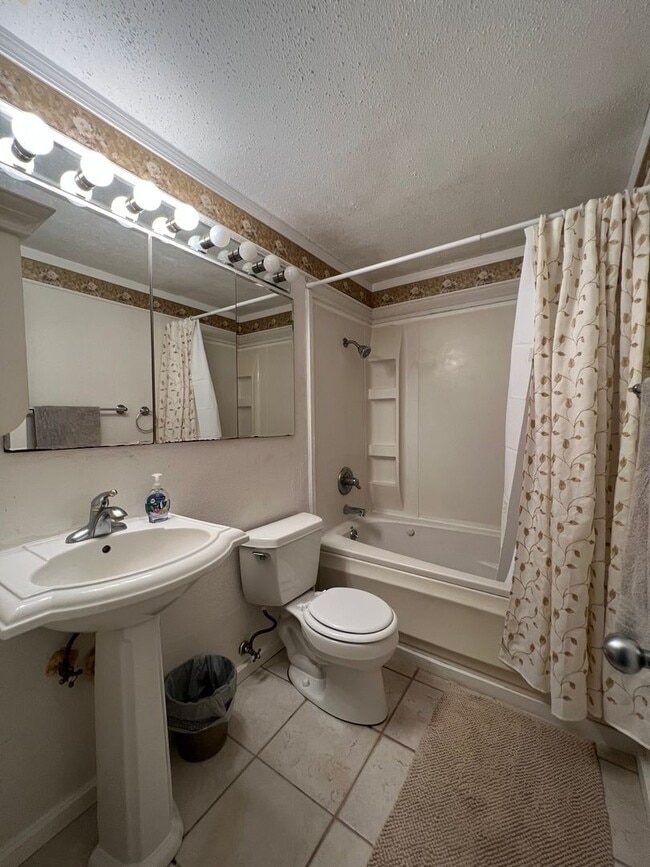 Building Photo - 84-707-707 Kiana Pl