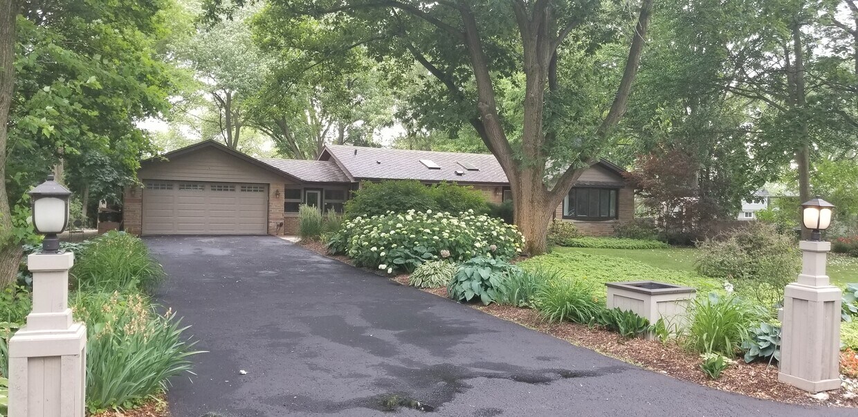 25W169 Fairmeadow Ln, Naperville, IL 60563 House Rental in Naperville