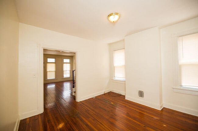 Building Photo - Charles Village 3bd/1.5ba Rowhome w/ W/D & A/C! --Available 8/14