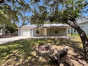 Building Photo - 1825 Lakeview Dr