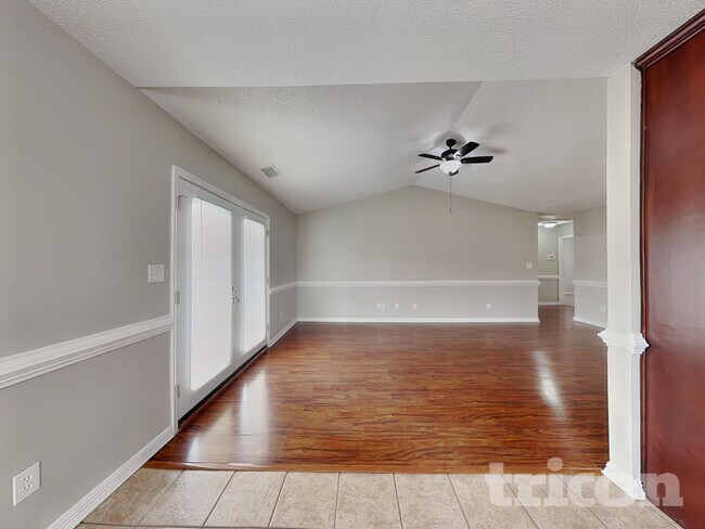 Foto del edificio - 4901 Farmview Dr