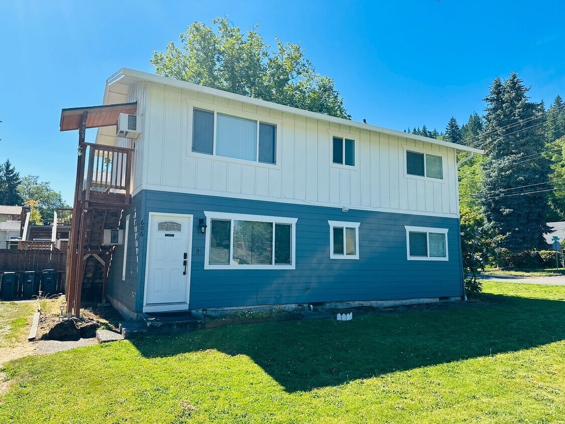 Charming Remodeled Camas Duplex - Charming Remodeled Camas Duplex