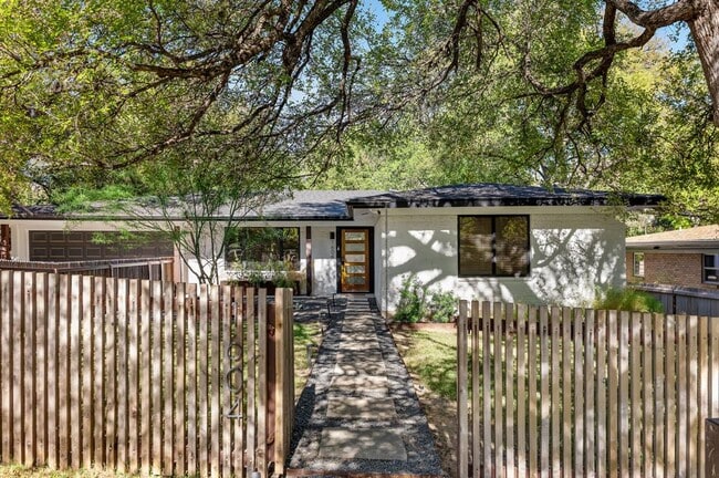 Building Photo - 1604 Elmhurst Dr