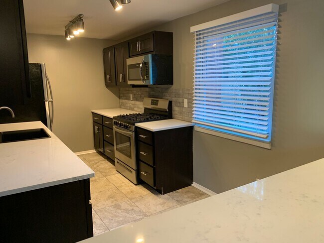 Building Photo - 2630 Edwards Wy