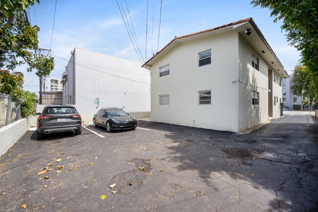 Building Photo - 2522 SW 27th Ave
