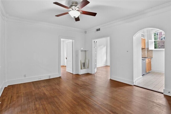 Foto del edificio - 677 Somerset Terrace NE