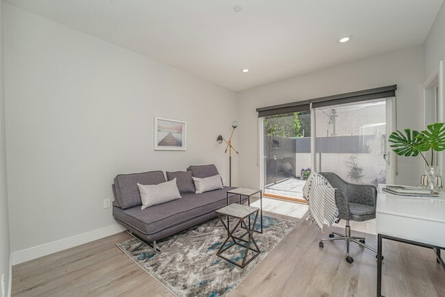 Foto del edificio - 4532 St Charles Pl