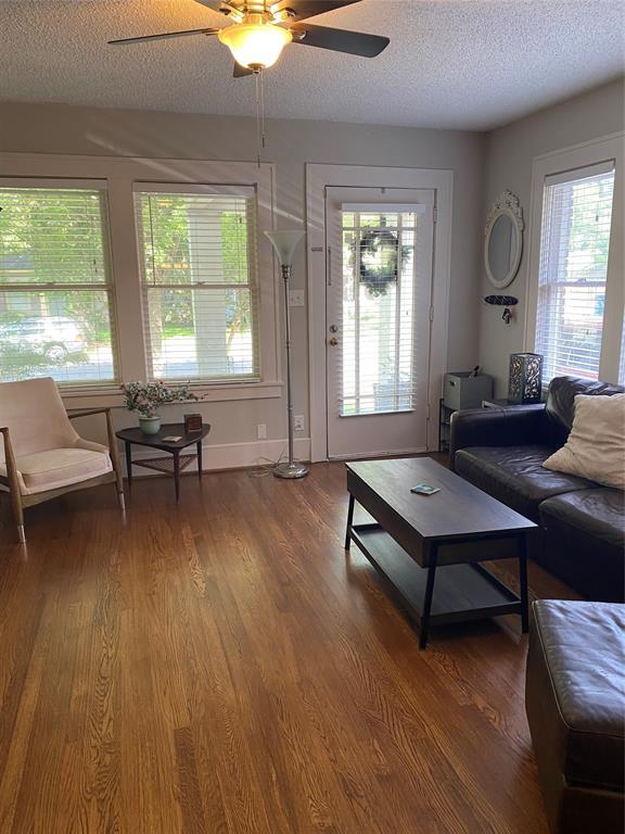 Foto del edificio - 413 N Winnetka Ave