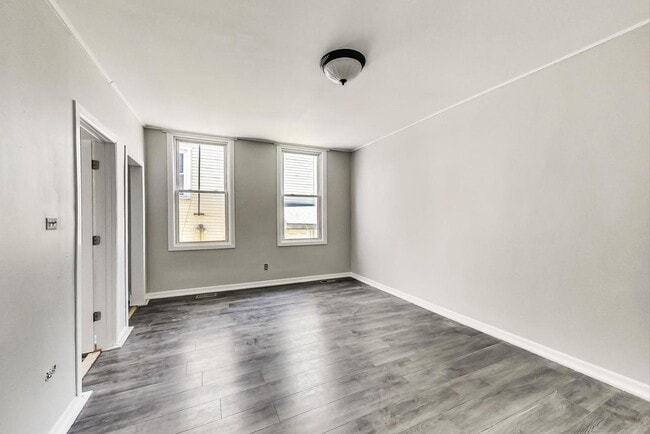 Building Photo - 2438 W 25th St