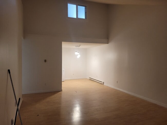 Building Photo - 1 Lombardy Ln