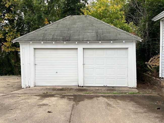 Building Photo - RE SOLUTIONS WI LLC