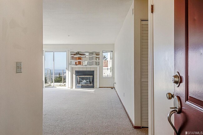 Foto del edificio - 443 Green Ridge Dr