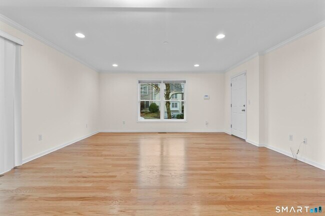 Foto del edificio - 15 W Main St