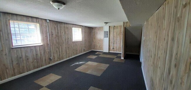 Building Photo - 600 Dawson Terrace