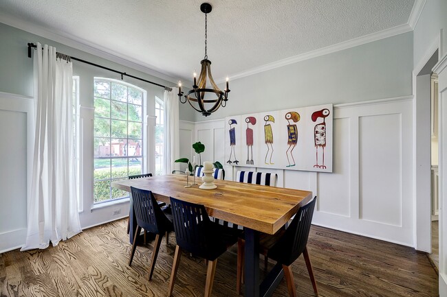 Building Photo - 18902 Mountain Spring Dr