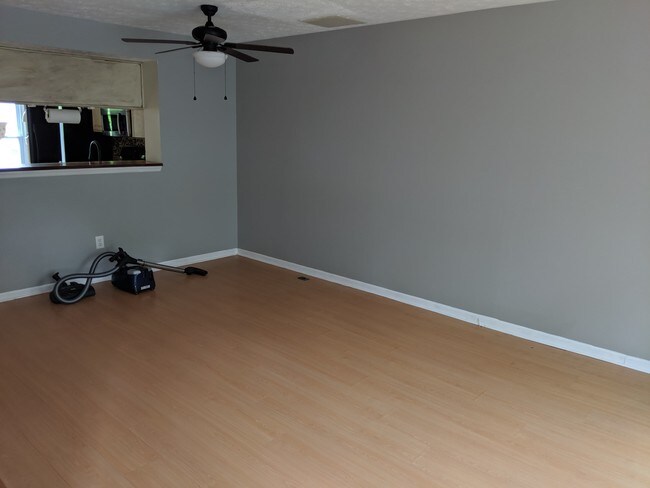 Building Photo - 112 W Shetland Ct