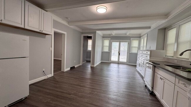 Building Photo - 2722 N Stowell Ave