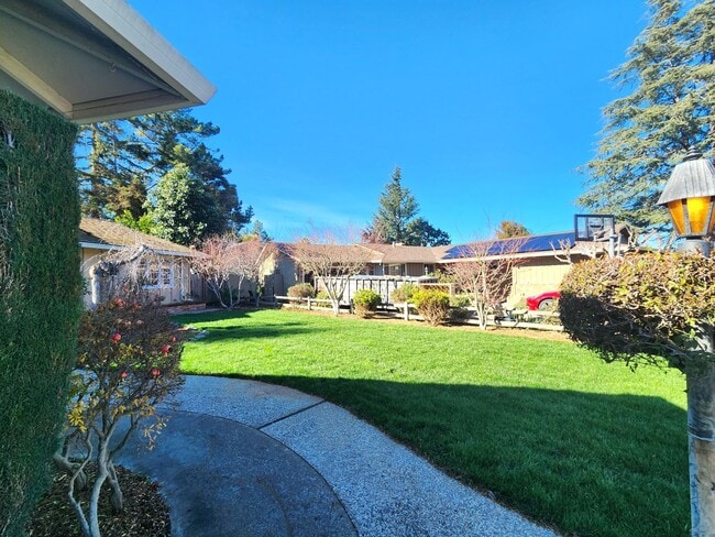 Building Photo - Charming Single Family Home Located in Sou...