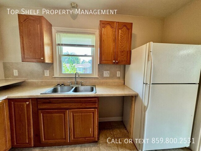 Building Photo - 3 Bedroom with Bonus Room!
