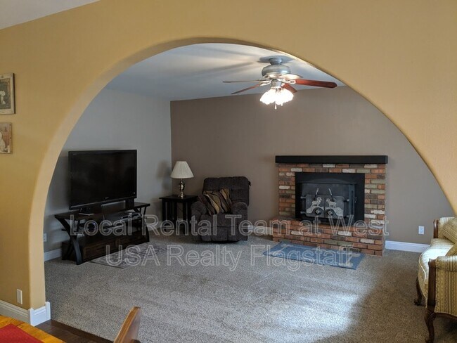 Building Photo - 1391 N Indian Valley Way