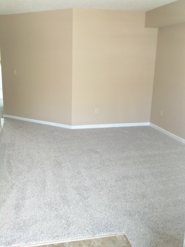Building Photo - A great 4 Bedroom 3 Full bath town home in...