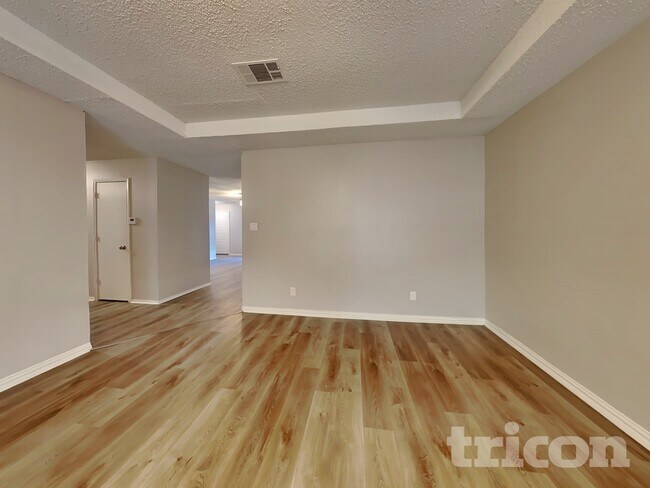Foto del edificio - 4115 Cypress Springs Dr
