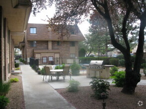 Building Photo - 1140 Walnut Ave