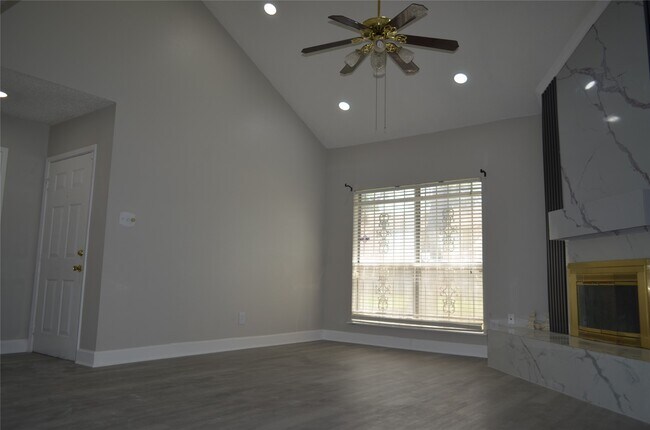 Foto del edificio - 12203 Wild Pine Dr
