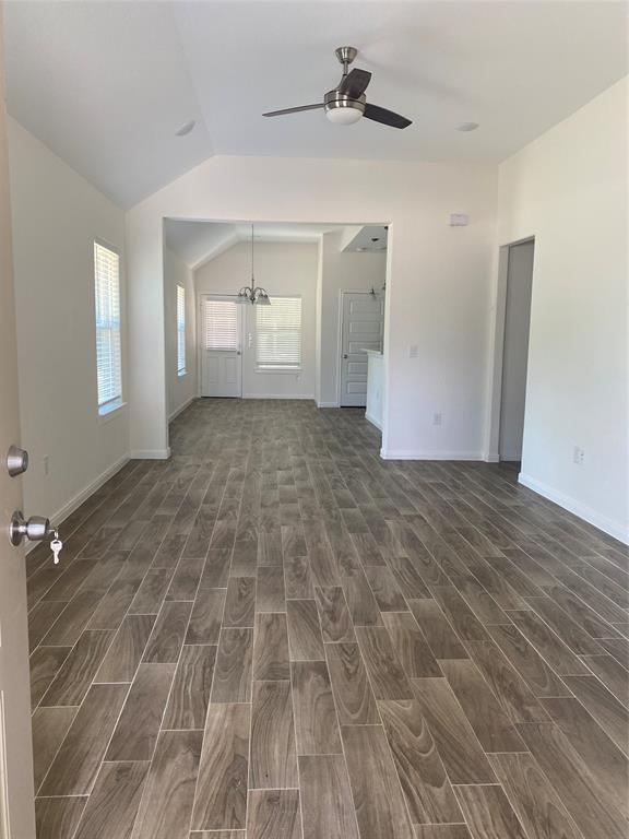Foto del edificio - 24917 Roscommon Ln